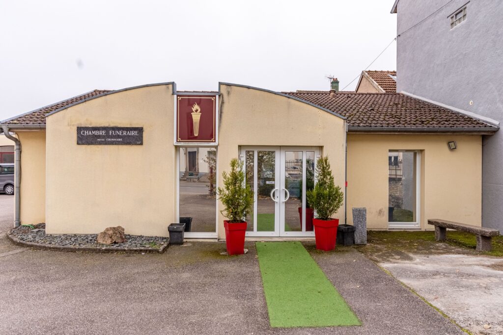 devanture de chambre funeraire